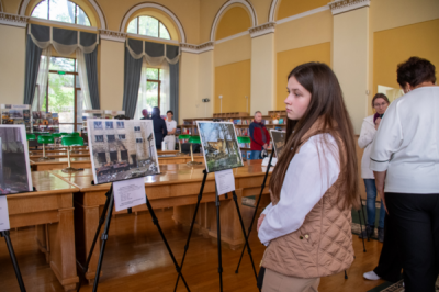 Відвідувачі фотоекспозиції (м. Київ)
