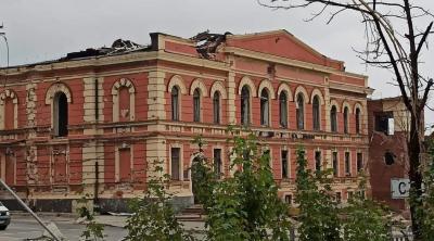 Центральна бібліотека ім. Короленка в Маріуполі після обстрілу